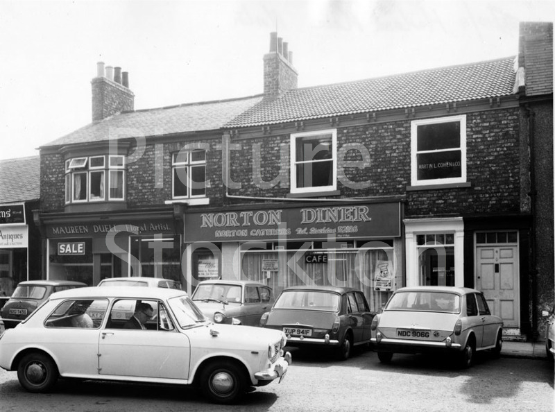 Look at the Austin 1100 1300 MkII in the foreground 